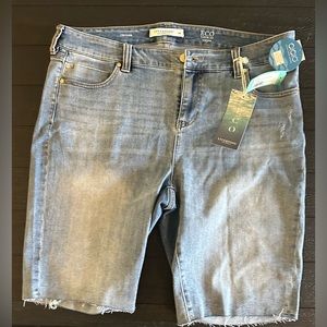 Liverpool 5 Pocket Cruiser Cut Hem Jean Shorts 18W NWT